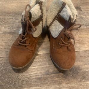 Mudd Brown Lace-Up Boots with Faux Fur Lining